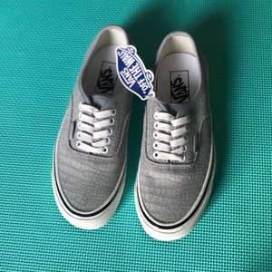 New Authentic Vans Woman’s Shoe